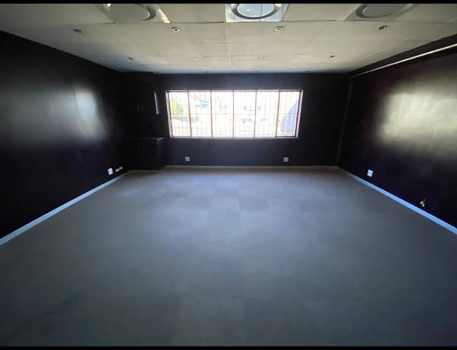 314M² WAREHOUSE TO LET IN SUNNYROCK